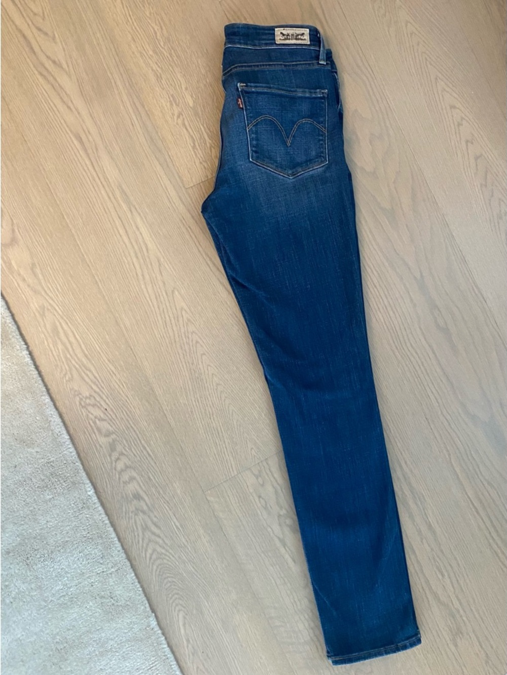 Levi's Women's Dark Blue Slim Jeans Size 6 Mid Rise